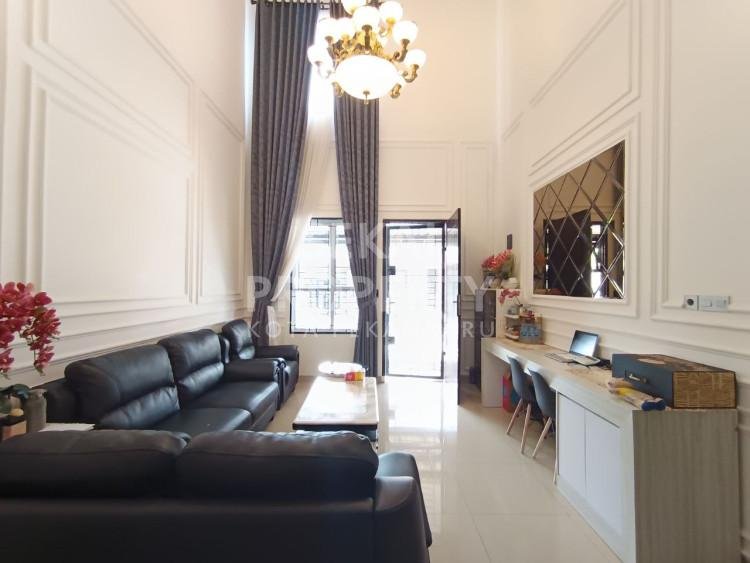 DI JUAL RUMAH CLUSTER SEMI FURNISHED LOKASI JL HR. SOEBRANTAS / PANAM - PEKANBARU
