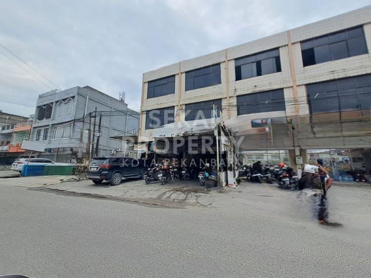 DIJUAL RUKO 3LT LOKASI TEPI JALAN DEKAT JL.RIAU-PEKANBARU