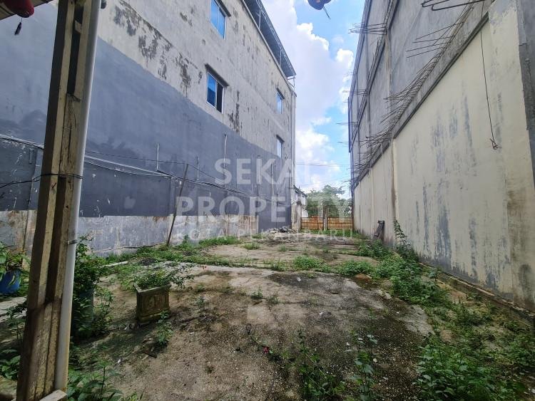 Di jual tanah dan bangunan tepi Jalan Besar Arifin Ahmad tengah kota Pekanbaru