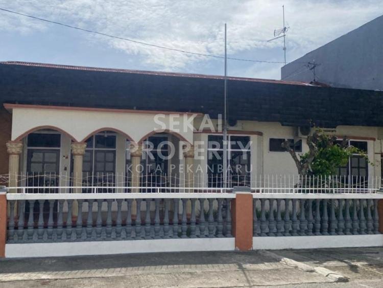 Dijual Rumah Bulatan 2 Lt Samping Type 300/412 M2 Jl Veteran Dalam- Kec Padang Barat, Kota Padang