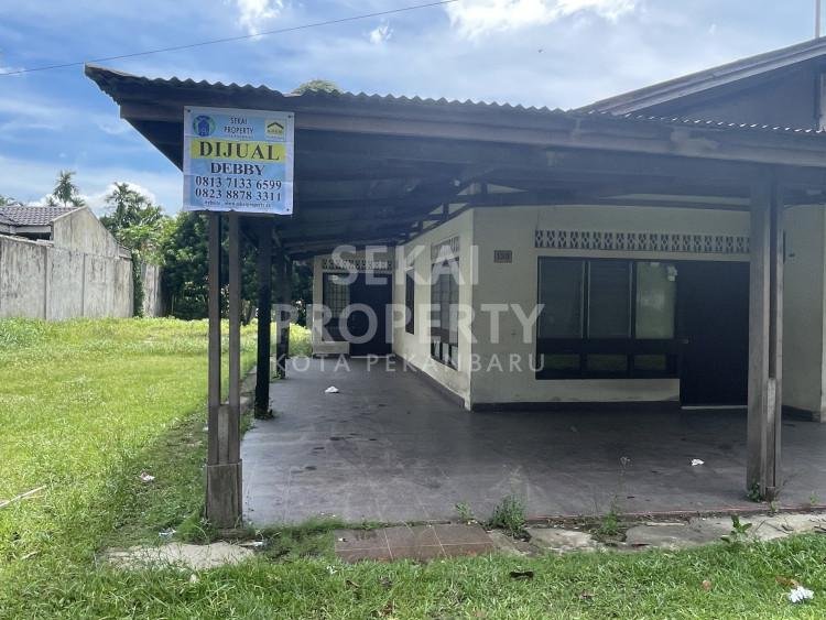 DiSEWAKAN TANAH + BANGUNAN PINGGIR JALAN HANGTUAH