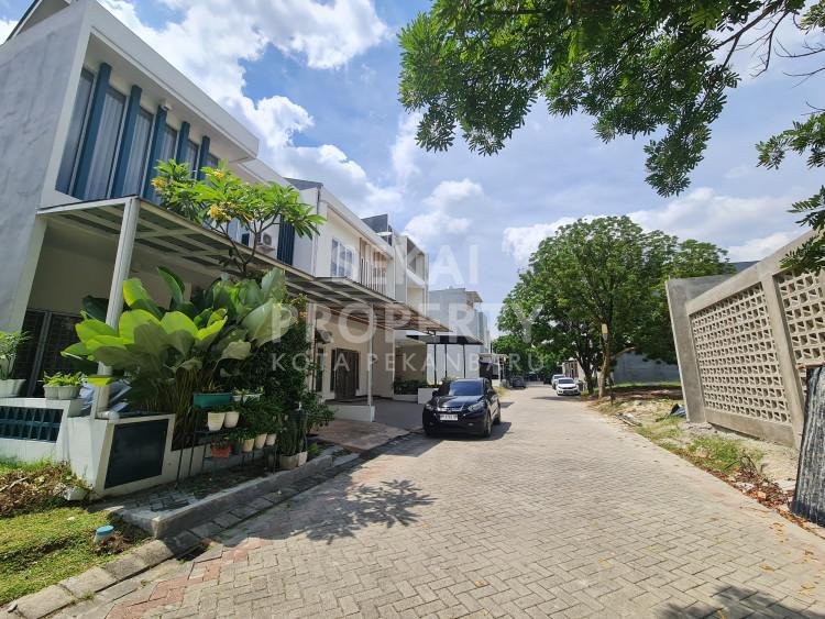 Lihat semua foto
