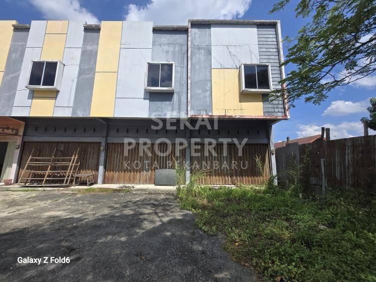 DIJUAL RUKO GANDENG 3 PINTU LOKASI JL. FAJAR UJUNG