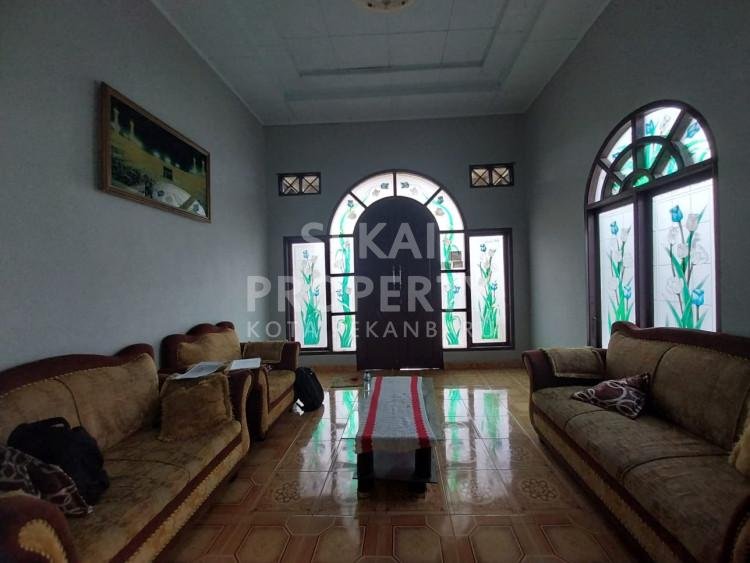 DIJUAL MURAH !!! RUMAH BULATAN DENGAN TANAH YANG SANGAT LUAS LOKASI JL. SUMBER SARI