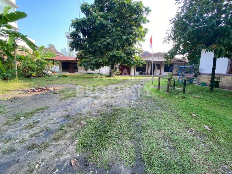 Dijual tanah bonus 4 rumah ditengah kota lokasi tepi jalan besar Jl. Sutomo - Pekanbaru