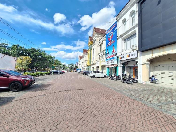 DIJUAL RUKO 3 LANTAI LOKASI PERKANTORAN DI JL.SUDIRMAN-PEKANBARU