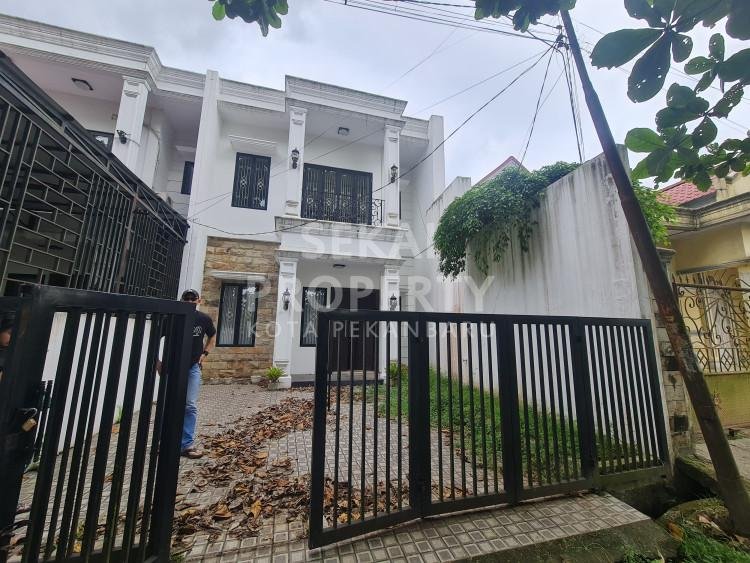 Di jual rumah 2 lantai siap huni jalan Lobak tengah kota Pekanbaru
