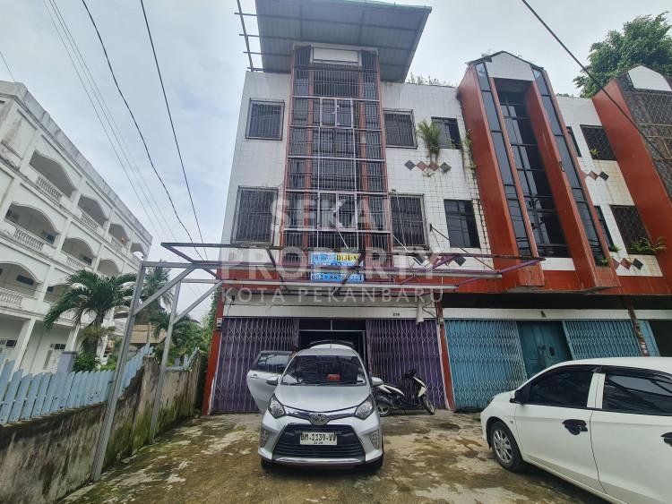 Di jual ruko 3 lt, tepi jalan,full keramik,jalan tanjung datuk,Pekanbaru