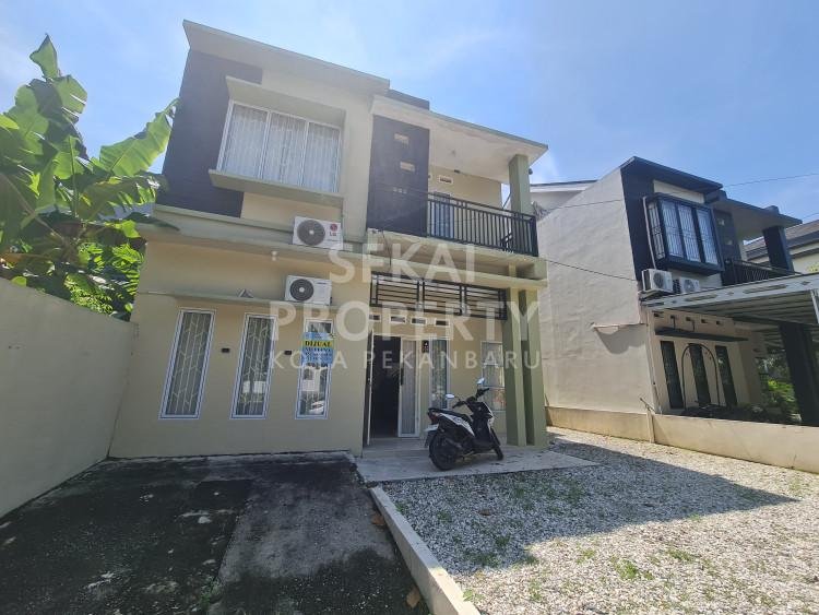 Di jual rumah cluster dua lantai lokasi Jalan Delima dekat dengan Mall Ska Tengah kota Pekanbaru