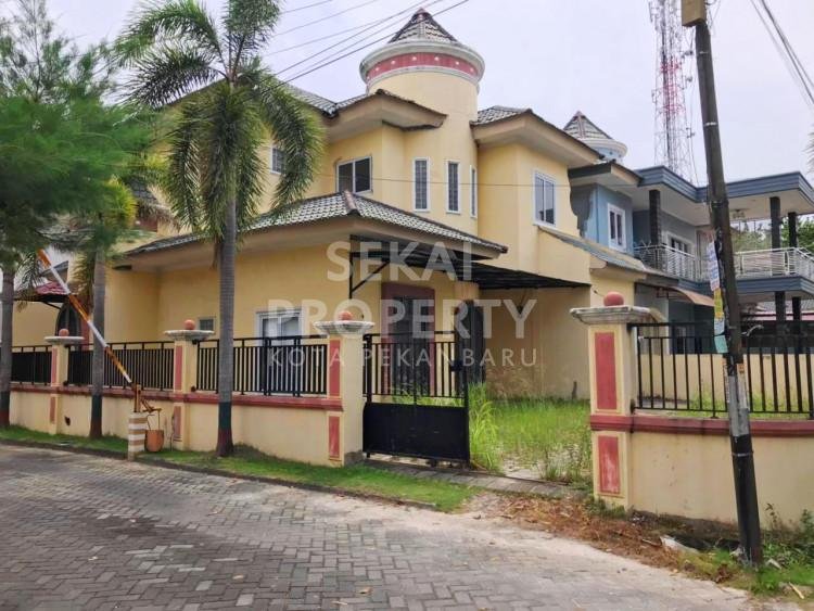 Dijual Rumah Mewah Posisi Hook, Jl. Bunga Raya, Pekanbaru