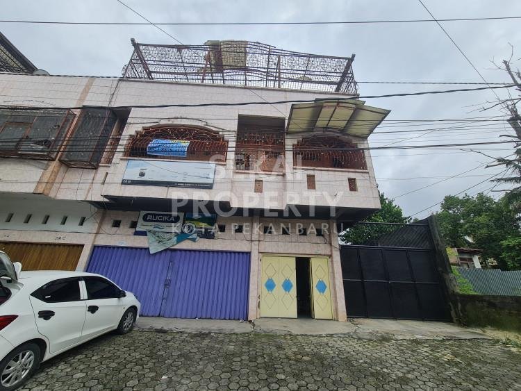 Di jual ruko 3LT  tepi jalan di jalan bambu kuning
