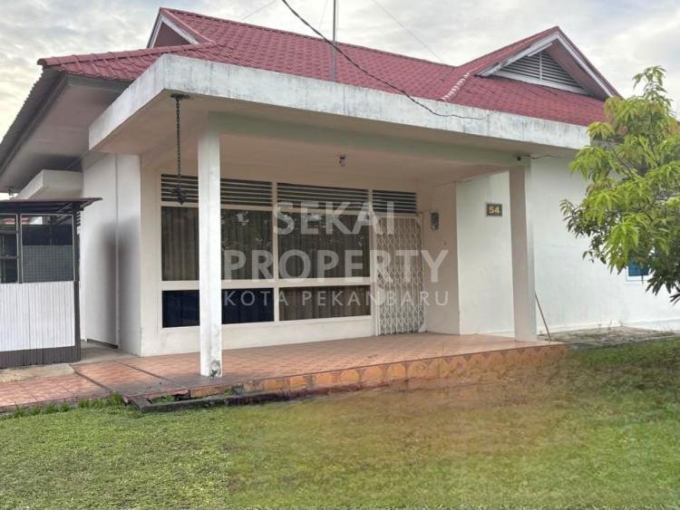 DIJUAL RUMAH BULATAN DENGAN TANAH LUAS LOKASI JL.SUTOMO - PEKANBARU