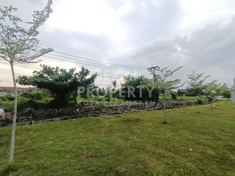 Dijual tanah di tengah kota di Jl. Soekarno Hatta - Pekanbaru