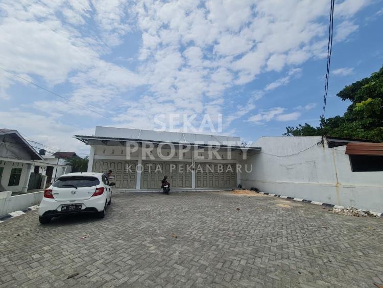 Di jual 3 unit ruko gandeng 1 lantai tepi jalan lokasi Marpoyan Tengah kota Pekanbaru