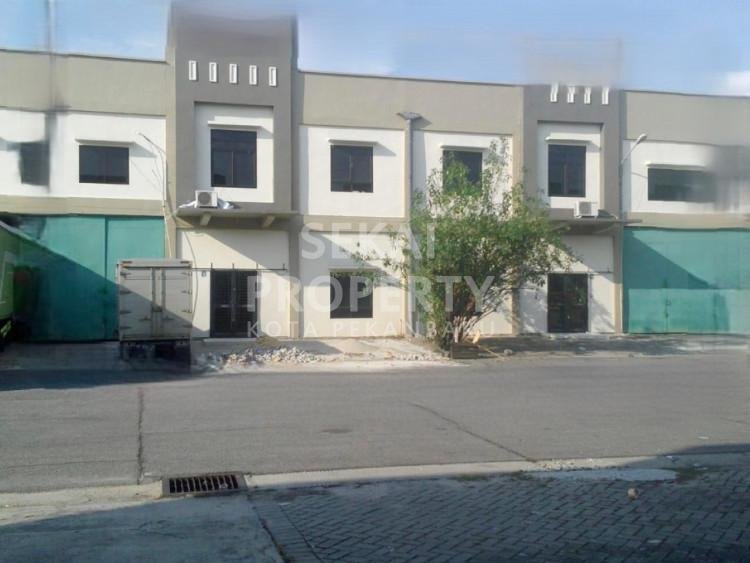 DI JUAL PERGUDANGAN AVIAN GANDENG JL. SIAK II