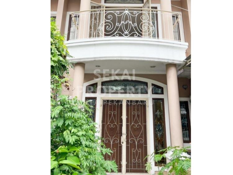 DIJUAL RUMAH MEWAH CLUSTER 2 LANTAI LOKASI PREMIUM JL.DIPONEGORO-PEKANBARU