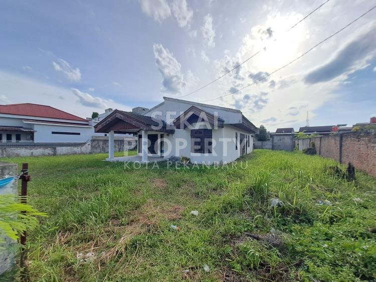 DIJUAL/DISEWAKAN  SEBIDANG TANAH DAN BANGUNAN LOKASI JL.SEMPURNA/RIAU UJUNG - PEKANBARU