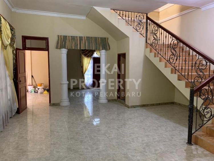 Dijual Rumah 2 Lt jalan Tuanku Tambusai Dekat Mall LW