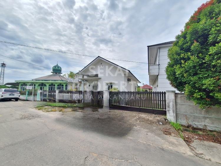DIJUAL RUMAH BULATAN DAN KOST-KOST AN TANAH LUAS LOKASI JL.LABERSA/PARIT INDAH-PEKANBARU