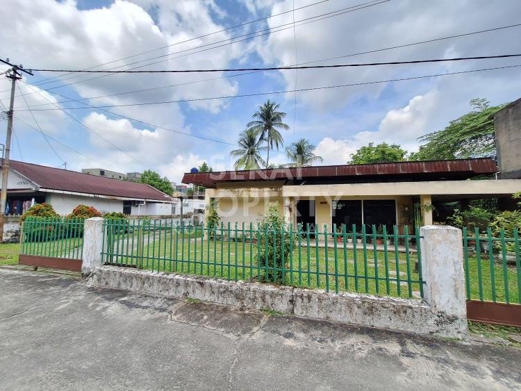 DIJUAL RUMAH BULATAN DENGAN TANAH LUAS DALAM KOTA LOKASI JL.SUNGAI KAMPAR-PEKANBARU