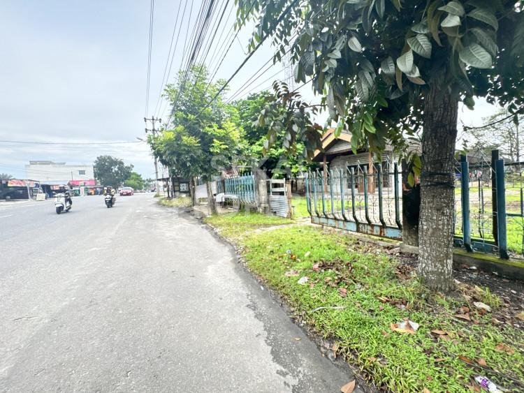 DISEWAKAN TANAH + BANGUNAN  JL HANGTUAH UJUNG
