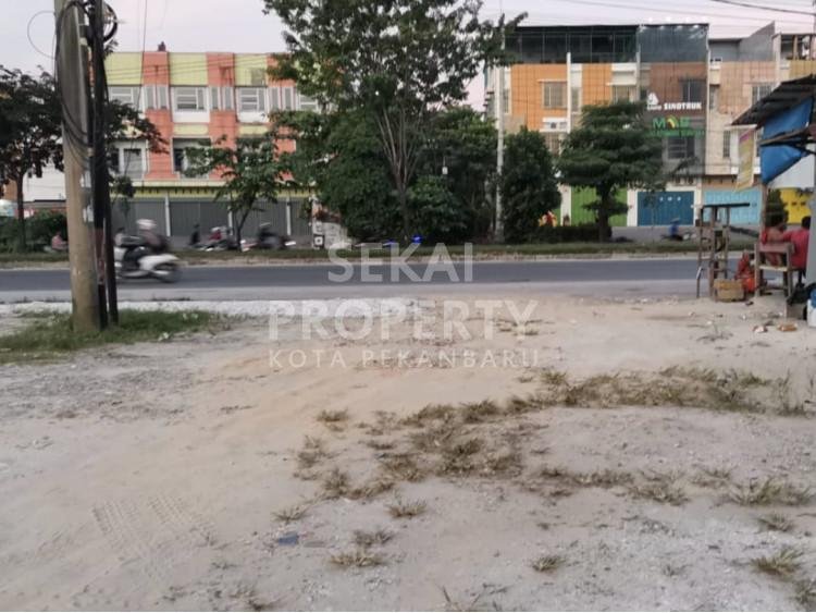 Dijual sebidang tanah lokasi tepi jalan Jl. SM. Amin - Pekanbaru