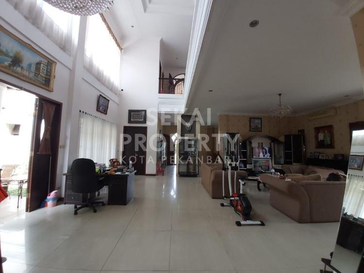 Dijual Rumah mewah 2lt di tengah kota Pekanbaru Jl. Sentosa