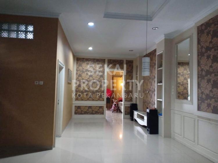 Dijual rumah cluster mewah 2lt cantik, full furnish dan siap huni di Jl. SM. Amin - Pekanbaru