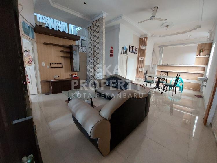 DIJUAL RUMAH 2 LANTAI SIAP HUNI DI TENGAH KOTA JL.LOKOMOTIF