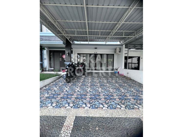 DIJUAL RUMAH MEWAH 2 LT  FULL FURNISH  LOKASI DI KOMPLEK CLUSTER  SOEKARNO HATTA-PEKANBARU