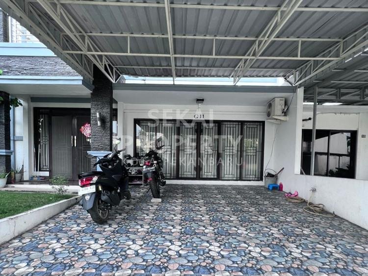 DIJUAL RUMAH MEWAH 2 LT  FULL FURNISH  LOKASI DI KOMPLEK CLUSTER  SOEKARNO HATTA-PEKANBARU