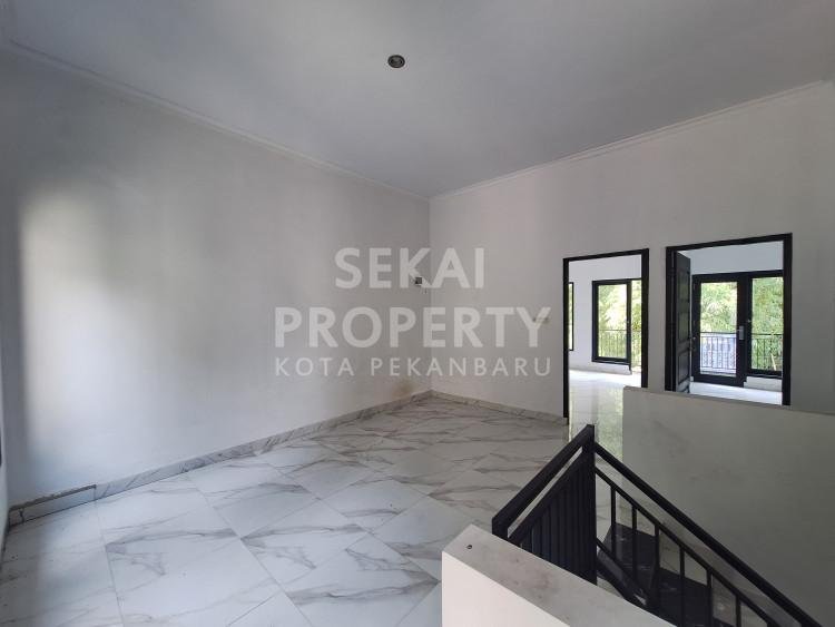 Lihat semua foto