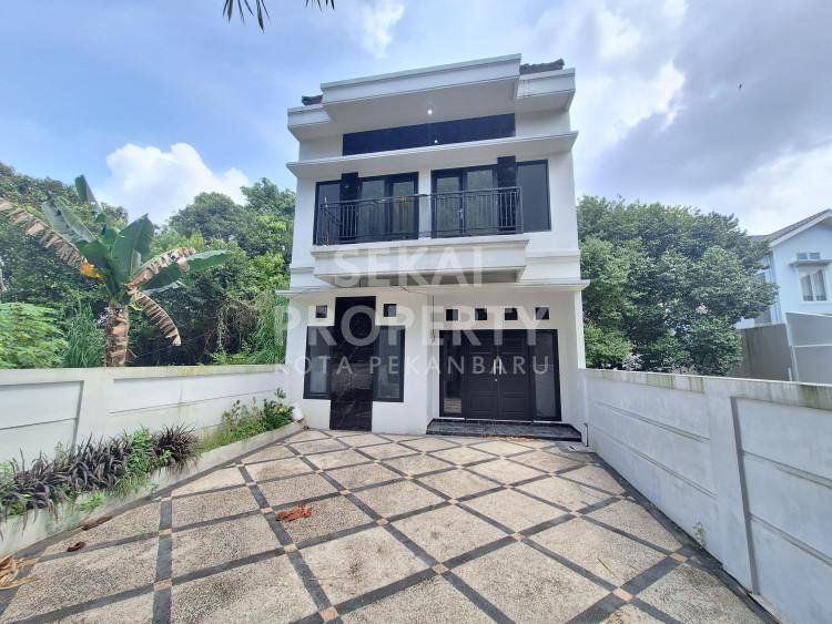 DIJUAL RUMAH BARU 2 LANTAI LOKASI JL.SOEKARNO HATTA/KOMPLEK PEMDA-PEKANBARU