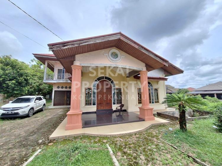 Dijual Rumah bulatan dengan tanah luas lokasi di Jl. Bukit Barisan - Pekanbaru