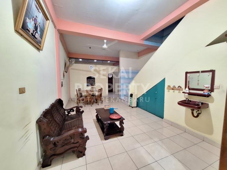 DIJUAL/DISEWAKAN RUKO 2,5 LT SIAP PAKAI DAN TERAWAT LOKASI DEKAT JL.RIAU-PEKANBARU