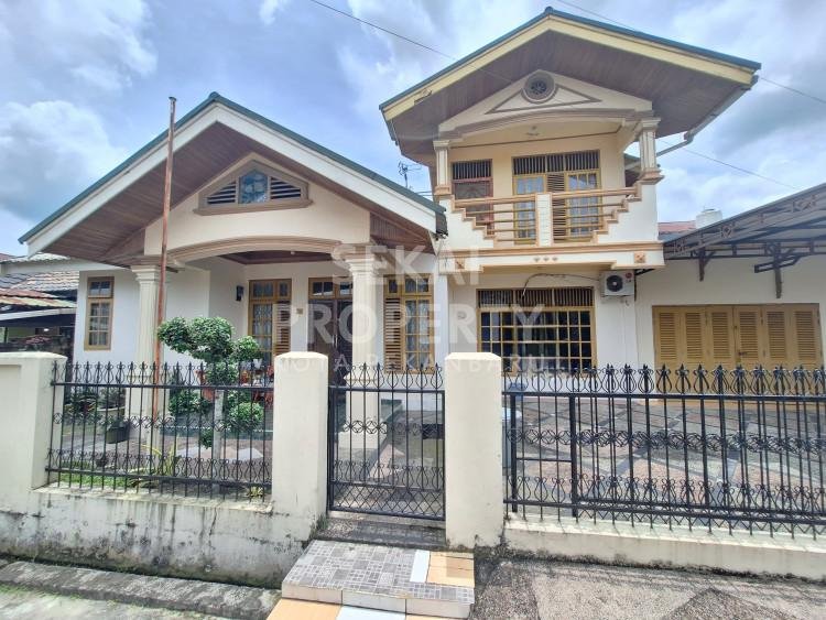 DIJUAL 2 UNIT GABUNG JADI 1 RUMAH 2 LT DALAM PERUMAHAN SIAP HUNI LOKASI JL KAPAU SARI - PEKANBARU