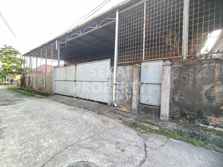 Dijual Ruko + Gudang Posisi Hook Tengah Kota - Di Daerah Jalan Soekarno Hatta / Arengka