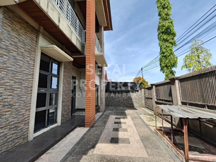 DIJUAL RUMAH MEWAH FULL KERAMIK DI KOMPLEK DEKAT JL. DELIMA - PEKANBARU