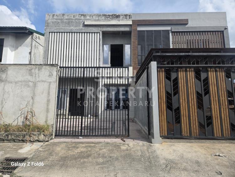 DIJUAL RUMAH 2LT DEKAT JL.SOEKARNO HATTA
