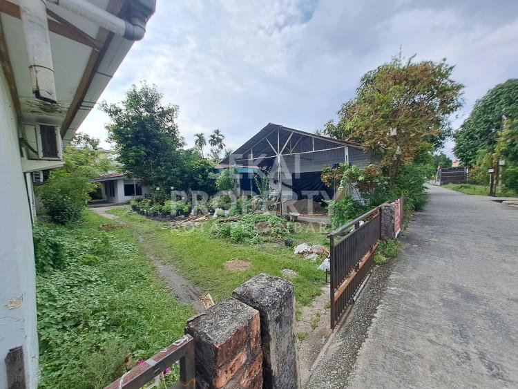 DIJUAL SEBIDANG TANAH ADA BANGUNAN LAMA  LOKASI DEKAT JL.KAYU MANIS-PEKANBARU