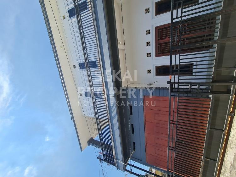 Dijual 1 unit rumah 2 lantai siap huni Jalan Kayangan Rumbai tengah kota Pekanbaru