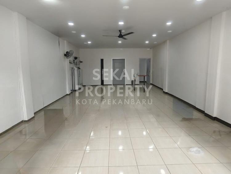 Dijual Ruko 3lt tepi jalan besar Jl. Riau Pekanbaru