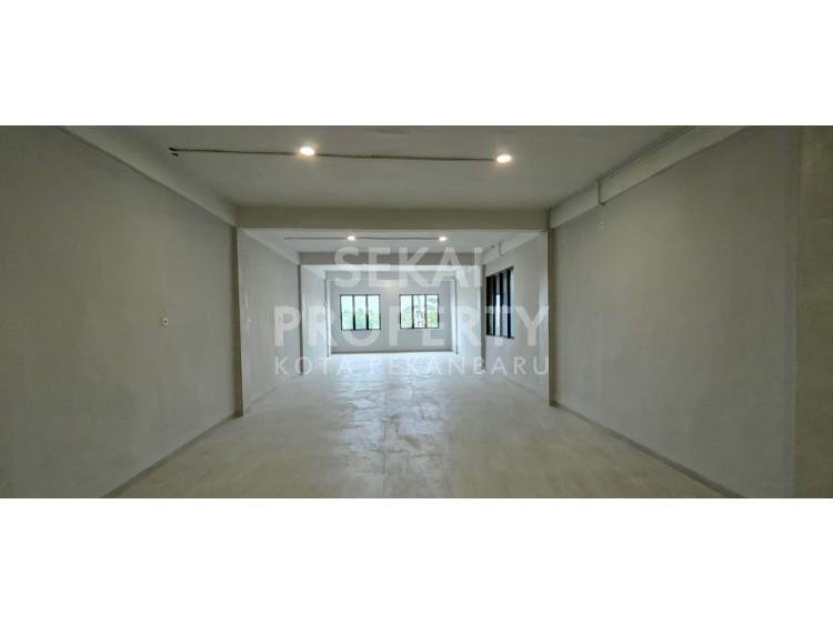 Disewakan Ruko 3 lt lokasi tengah kota jalan soekarno hatta