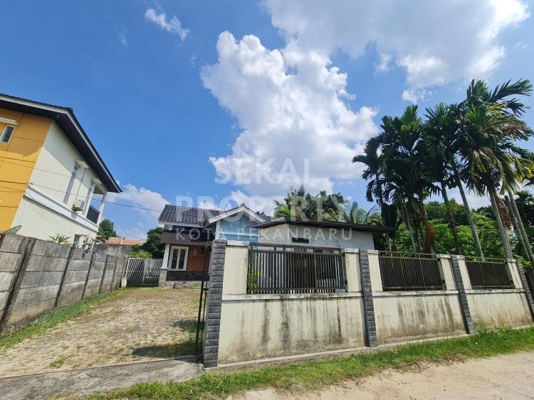Dijual 1 unit rumah bulatan lokasi Jalan Soekarno Hatta dekat Jalan Bhakti tengah kota Pekanbaru