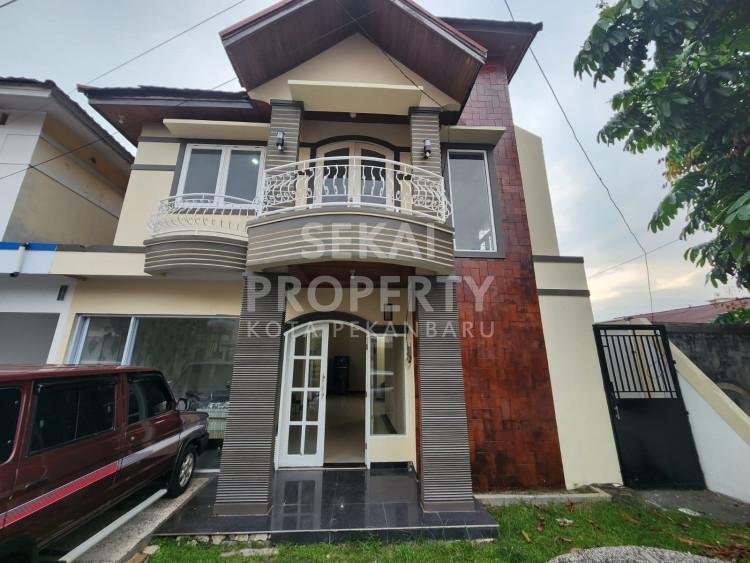 Dijual / Disewakan Rumah Cluster mewah 2lt lokasi Jl. Hr Soebrantas / Komplek Taman Firdaus - Panam