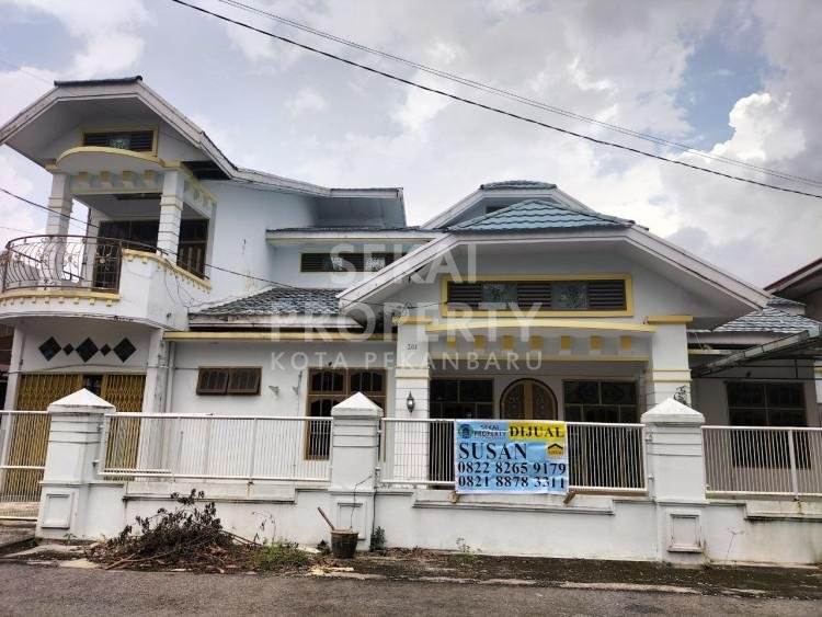 DIJUAL RUMAH 2 LANTAI DI JALAN FLAMBOYAN PEKANBARU