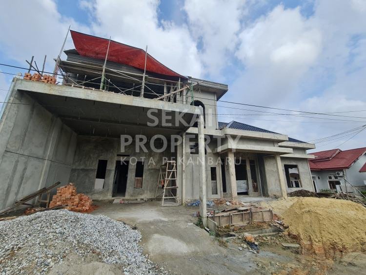 DIJUAL RUMAH MEWAH 2LT KONDISI BARU LOKASI DEKAT JL. ARIFIN AHMAD - PEKANBARU