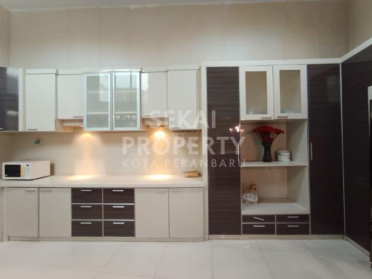 DI JUAL RUMAH MEWAH FURNISHED 3 LANTAI JL SOEKARNO HATTA / KOMPLEK PEMDA - PEKANBARU