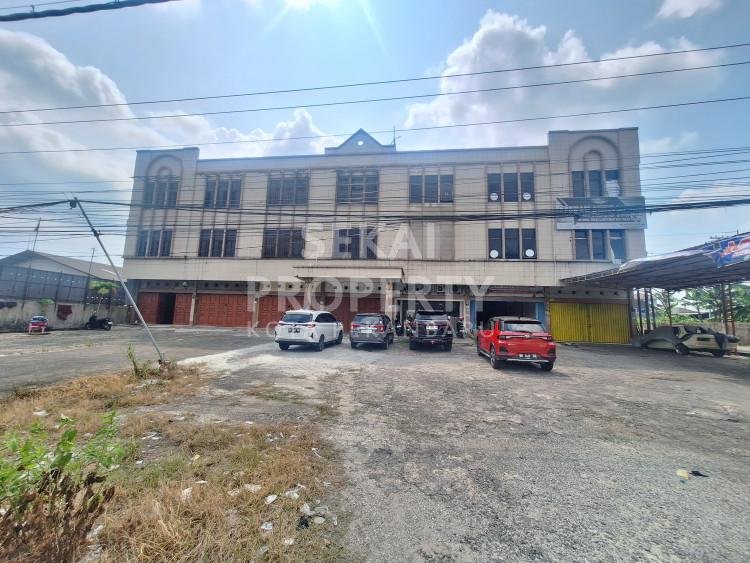 DIJUAL/DISEWAKAN RUKO 3 LANTAI SIAP PAKAI  LOKASI JL.SOEKARNO HATTA-PEKANBARU