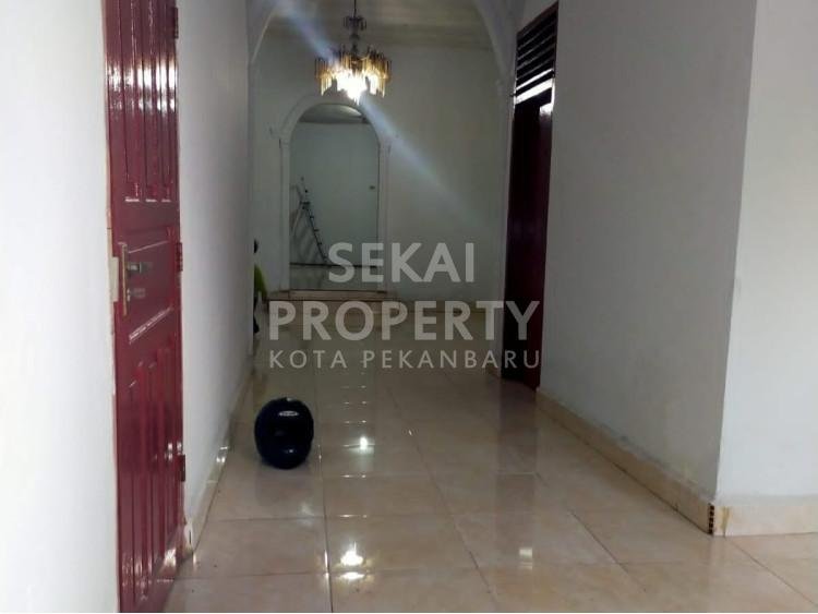 Dijual Rumah dan 6 unit Rumah Petak Dekat Jl. Kuantan Raya